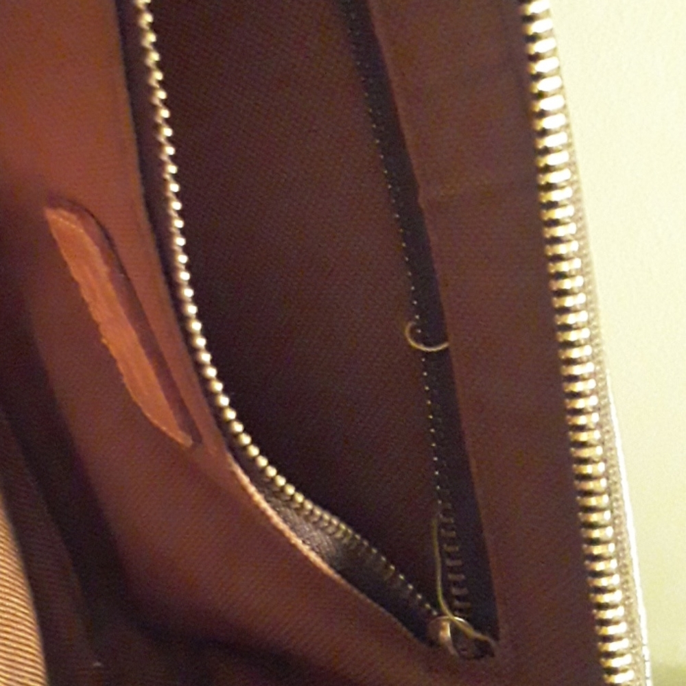 Lv pouchette